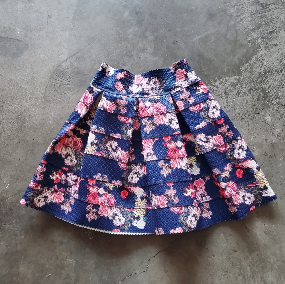 ⚡NWOT WOMEN'S FLOWER PATTERN PLEATED MINI SKIRT⚡